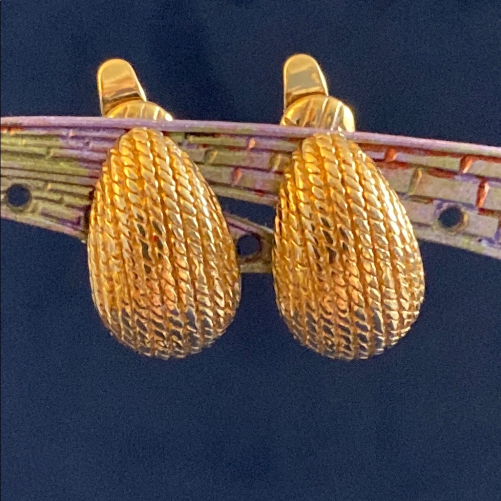 Vintage Gold Textured Clip-onEarrings